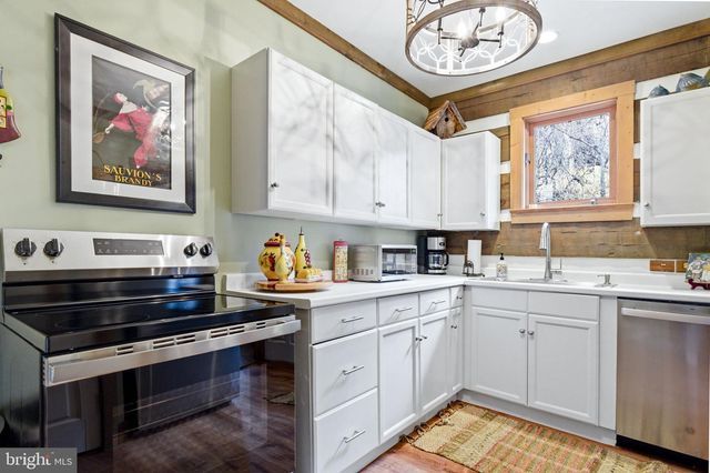 36155 CHAMBLIN MILL LN, Purcellville, VA 20132