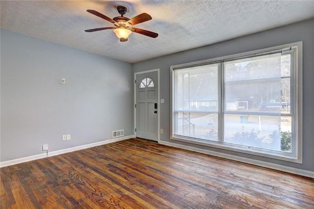 667 Tara SE Circle, Atlanta, GA 30354