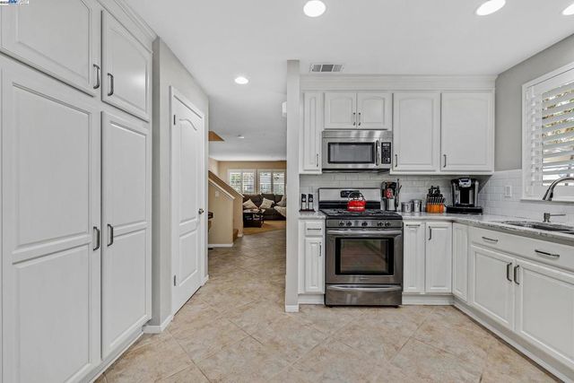 2214 Morningside Ct, Tracy, CA 95376