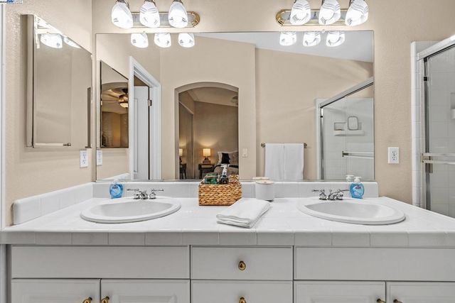 2214 Morningside Ct, Tracy, CA 95376