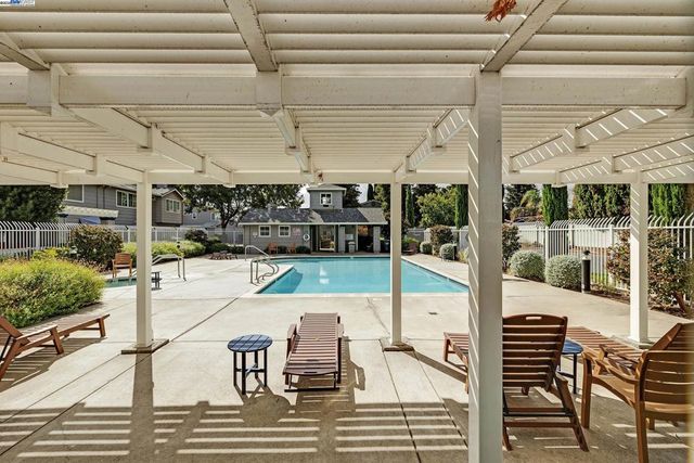 2214 Morningside Ct, Tracy, CA 95376