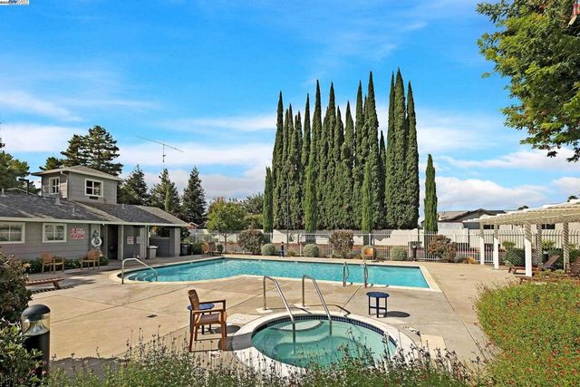 2214 Morningside Ct, Tracy, CA 95376