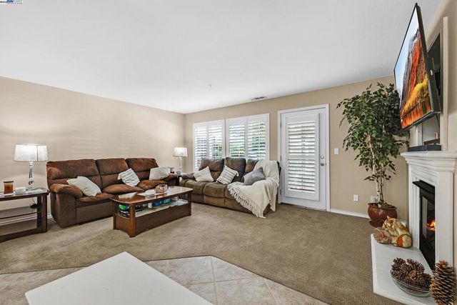 2214 Morningside Ct, Tracy, CA 95376