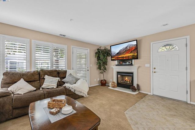 2214 Morningside Ct, Tracy, CA 95376