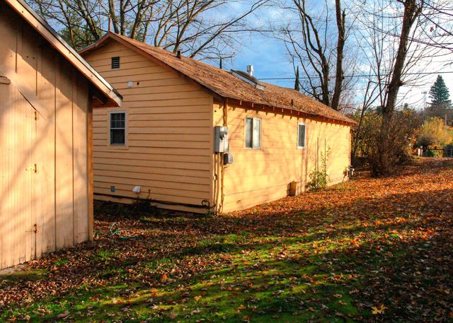 1975 Spring Street, Medford, OR 97504