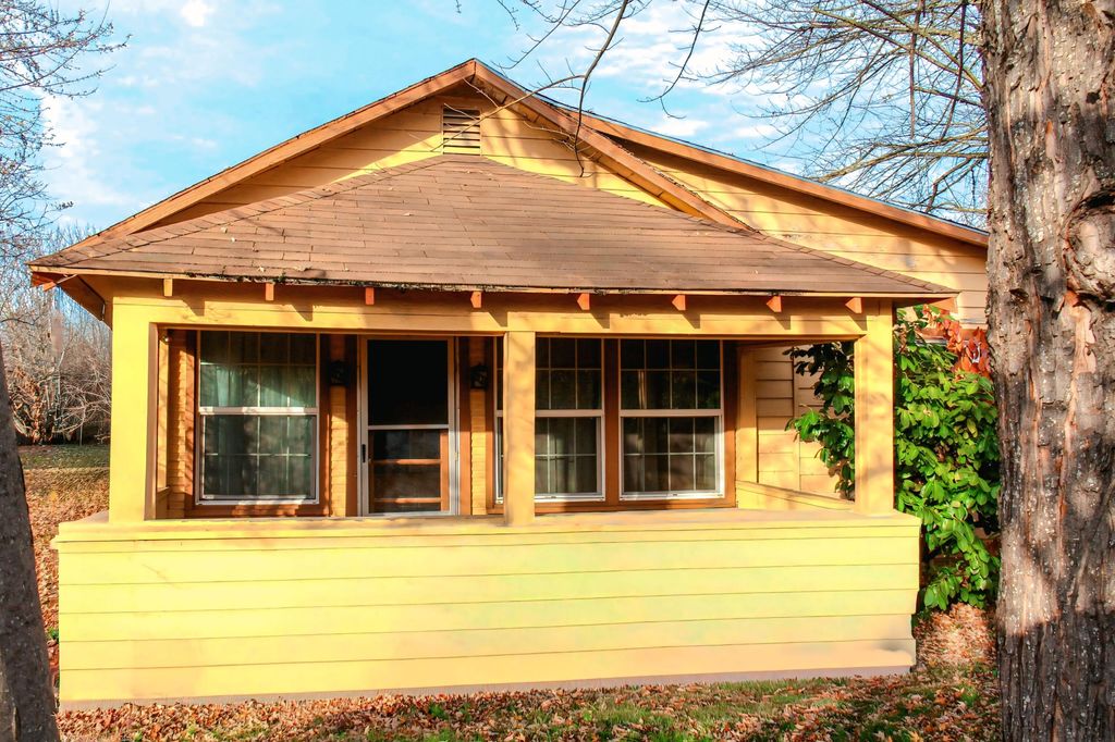 1975 Spring Street, Medford, OR 97504