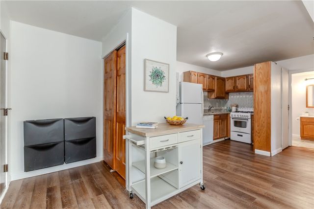 132 Hoffman Avenue 115, Cranston, RI 02920