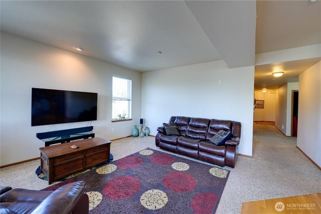 1850 SW Scenic Heights Street #B304, Oak Harbor, WA 98277