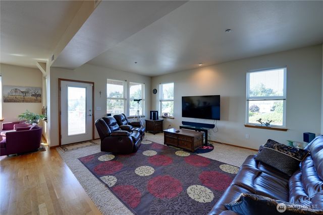 1850 SW Scenic Heights Street #B304, Oak Harbor, WA 98277