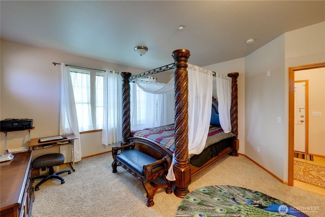 1850 SW Scenic Heights Street #B304, Oak Harbor, WA 98277