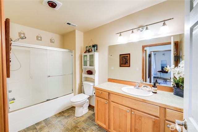 1850 SW Scenic Heights Street #B304, Oak Harbor, WA 98277