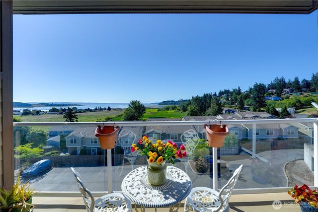 1850 SW Scenic Heights Street #B304, Oak Harbor, WA 98277