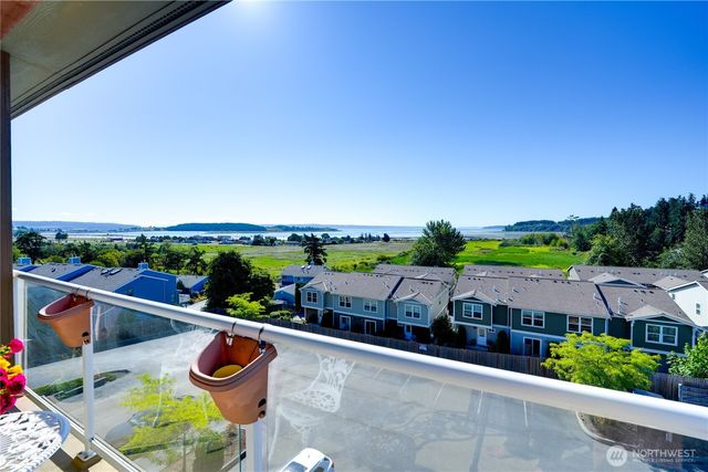 1850 SW Scenic Heights Street #B304, Oak Harbor, WA 98277