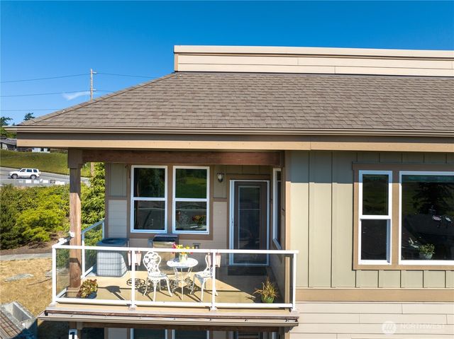 1850 SW Scenic Heights Street #B304, Oak Harbor, WA 98277