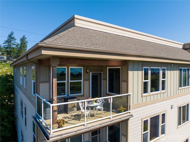 1850 SW Scenic Heights Street #B304, Oak Harbor, WA 98277