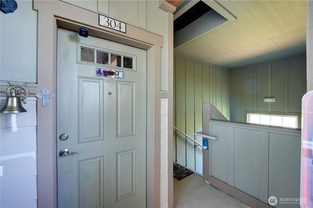 1850 SW Scenic Heights Street #B304, Oak Harbor, WA 98277