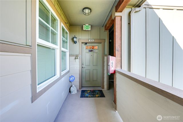 1850 SW Scenic Heights Street #B304, Oak Harbor, WA 98277