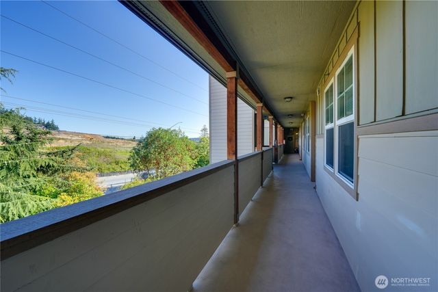 1850 SW Scenic Heights Street #B304, Oak Harbor, WA 98277