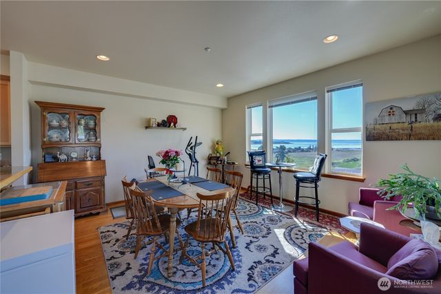 1850 SW Scenic Heights Street #B304, Oak Harbor, WA 98277