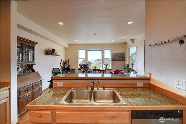 1850 SW Scenic Heights Street #B304, Oak Harbor, WA 98277