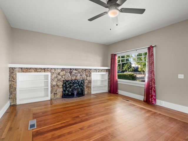 801 N Safford Avenue, Fresno, CA 93728
