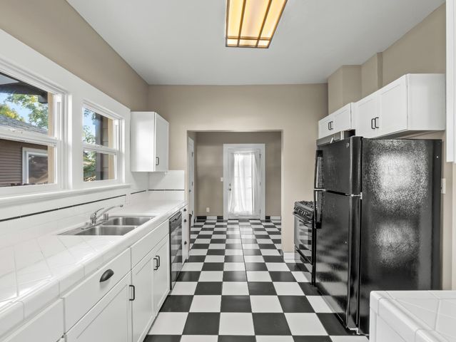 801 N Safford Avenue, Fresno, CA 93728