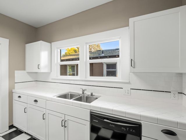 801 N Safford Avenue, Fresno, CA 93728
