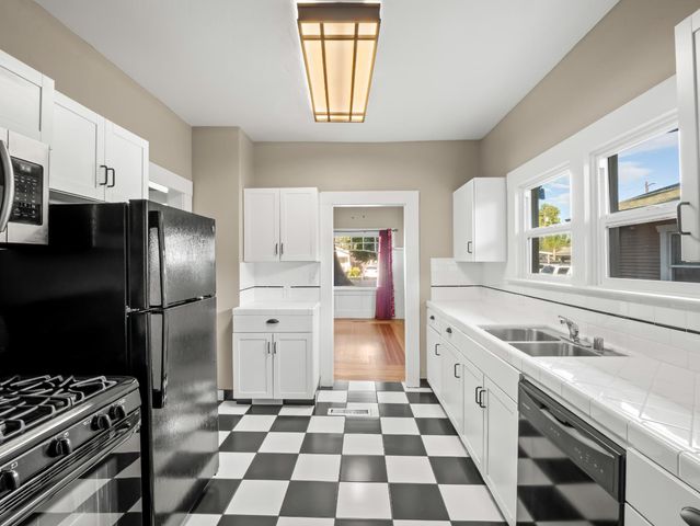801 N Safford Avenue, Fresno, CA 93728