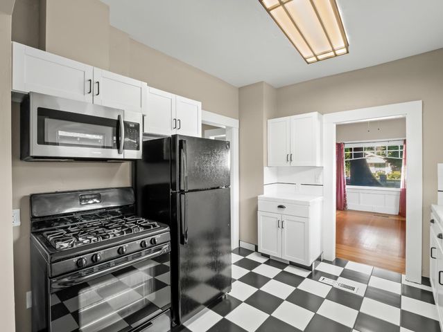 801 N Safford Avenue, Fresno, CA 93728