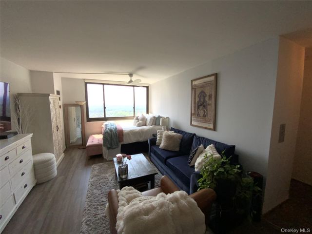 26910 Grand Central Parkway 31C, Floral Park, NY 11005