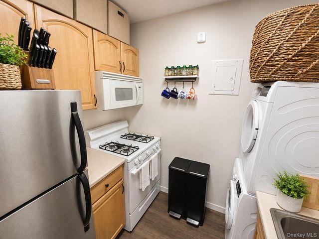 26910 Grand Central Parkway 31C, Floral Park, NY 11005