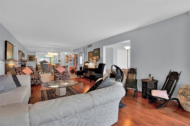 3970 Oaks Clubhouse Dr 302, Pompano Beach, FL 33069