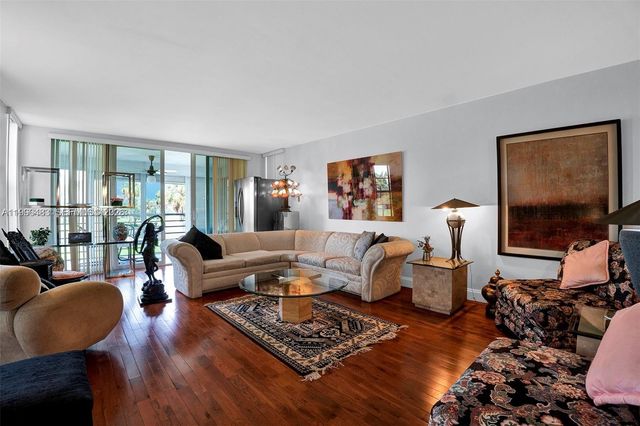 3970 Oaks Clubhouse Dr 302, Pompano Beach, FL 33069