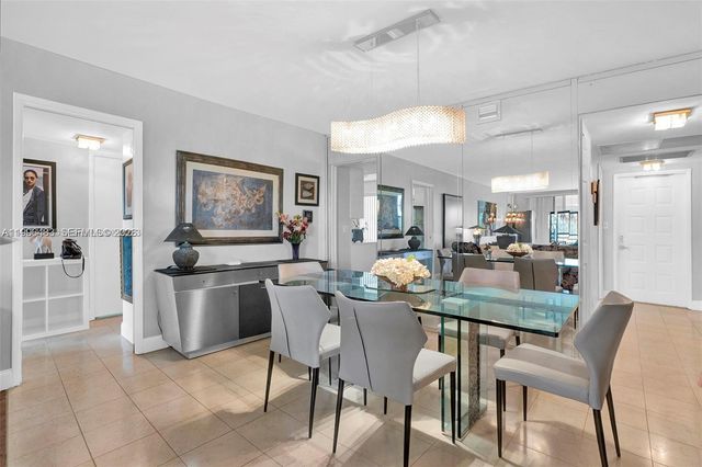 3970 Oaks Clubhouse Dr 302, Pompano Beach, FL 33069