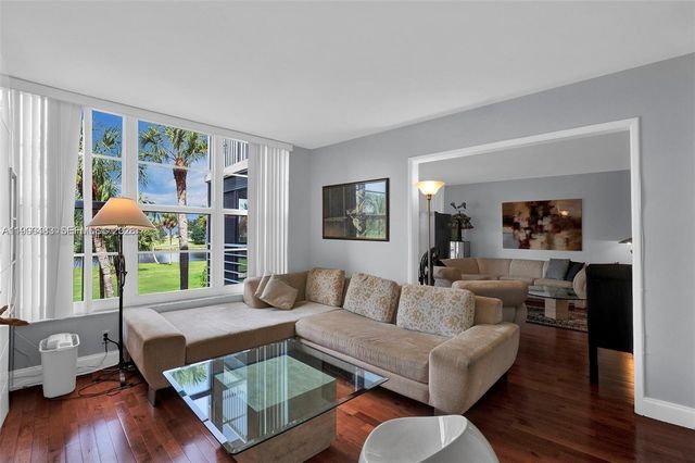 3970 Oaks Clubhouse Dr 302, Pompano Beach, FL 33069