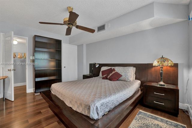 3970 Oaks Clubhouse Dr 302, Pompano Beach, FL 33069