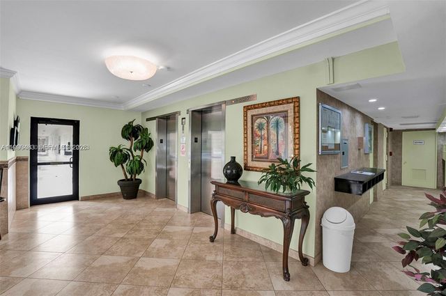 3970 Oaks Clubhouse Dr 302, Pompano Beach, FL 33069