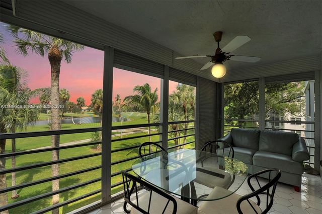 3970 Oaks Clubhouse Dr 302, Pompano Beach, FL 33069