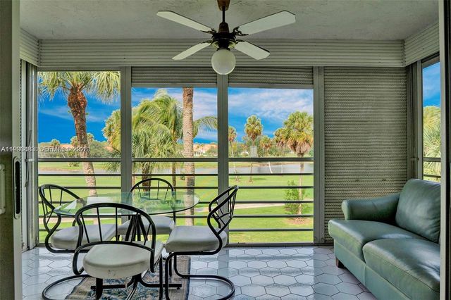 3970 Oaks Clubhouse Dr 302, Pompano Beach, FL 33069