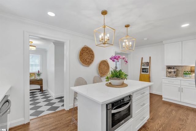 13 Pleasant Ridge Avenue, Greenville, SC 29605