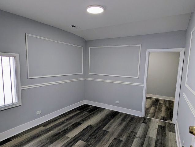 1S085 Summit Avenue, Oakbrook Terrace, IL 60181