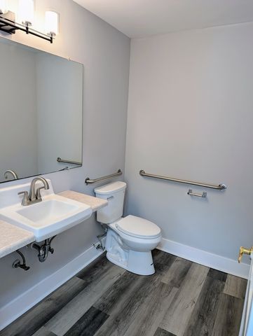 1S085 Summit Avenue, Oakbrook Terrace, IL 60181