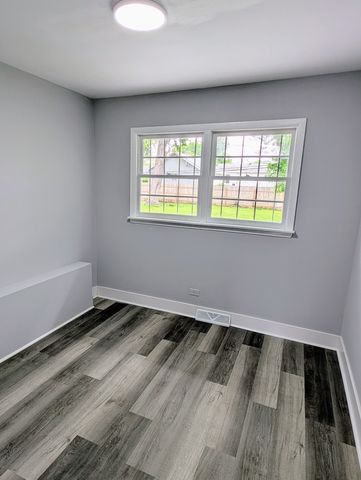 1S085 Summit Avenue, Oakbrook Terrace, IL 60181