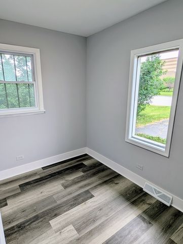 1S085 Summit Avenue, Oakbrook Terrace, IL 60181