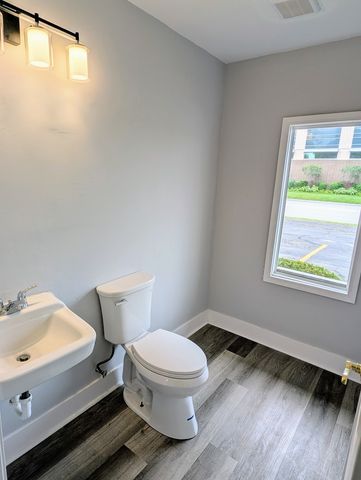 1S085 Summit Avenue, Oakbrook Terrace, IL 60181