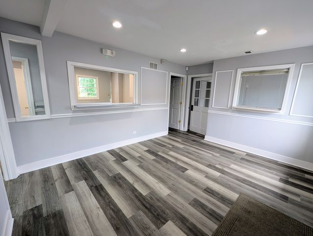 1S085 Summit Avenue, Oakbrook Terrace, IL 60181