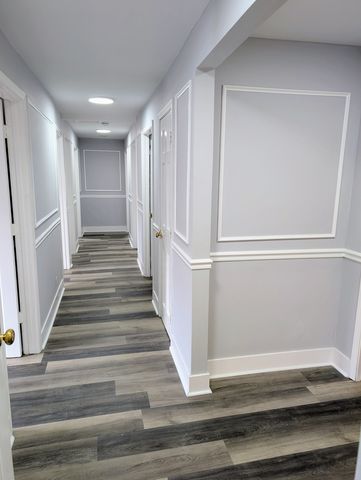 1S085 Summit Avenue, Oakbrook Terrace, IL 60181