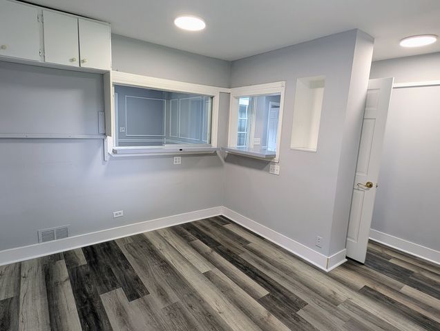 1S085 Summit Avenue, Oakbrook Terrace, IL 60181