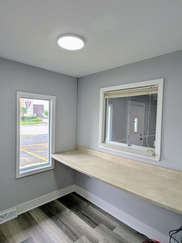 1S085 Summit Avenue, Oakbrook Terrace, IL 60181