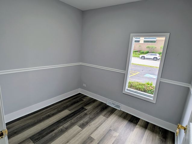 1S085 Summit Avenue, Oakbrook Terrace, IL 60181